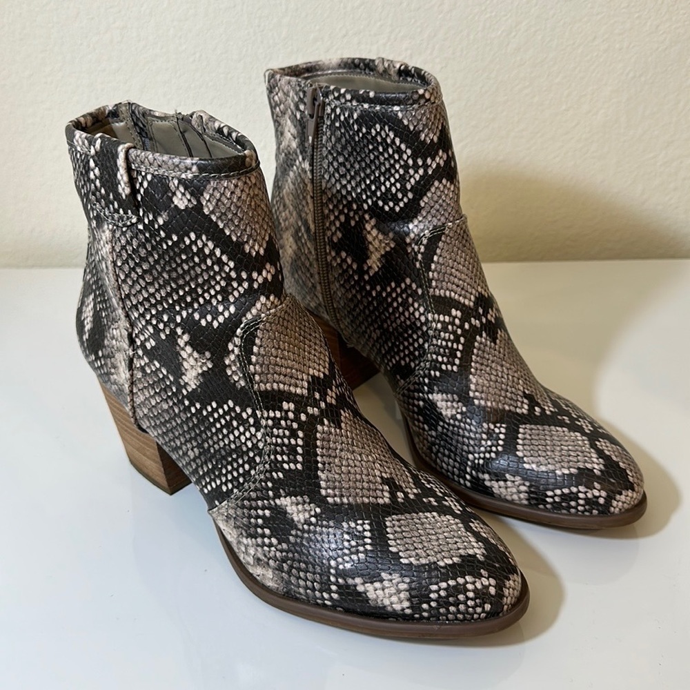Carlos By Carlos Santana Rowan Ankle Boot